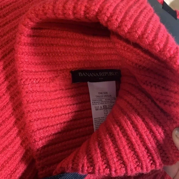 Banana Republic Scarf And Beanie Set - Picture 5 of 6